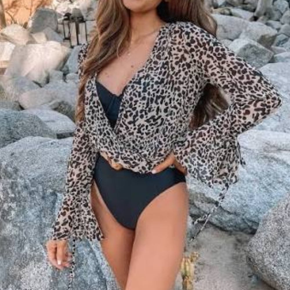 Pink Lily Caitlin Covington Swim Coverup NWOT Animal Print Med VNeck Long Sleeve